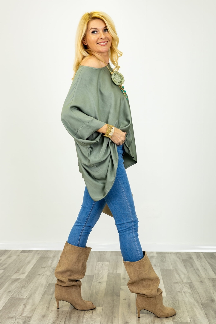 Bluzka oversize z gładkiej satynowej tkaniny z szerokim rękawem plus size Bastianuova khaki