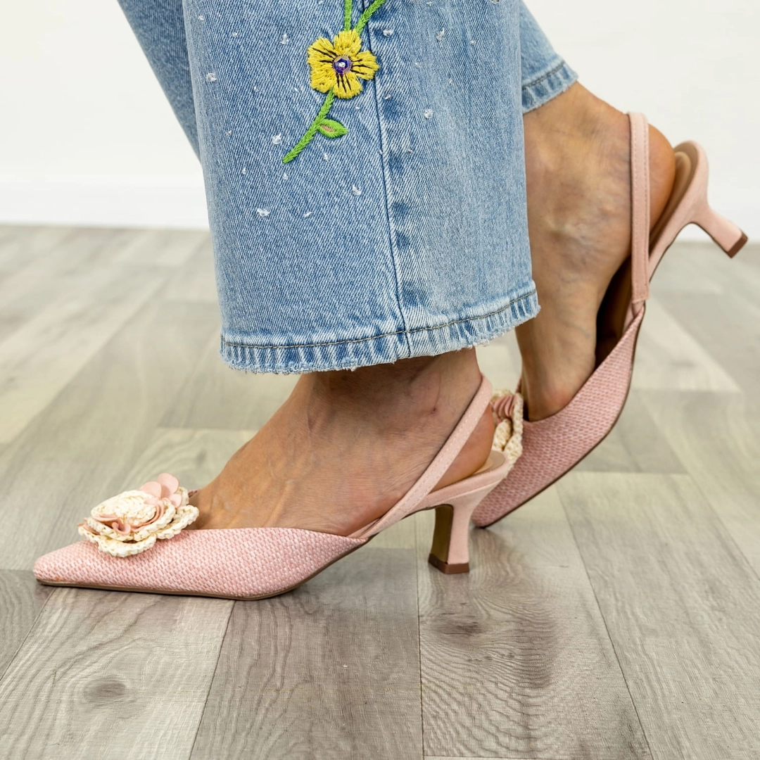 Plecione czółenka slingback Biassono różowe jasne na niskim obcasie z kwiatem Antaresa