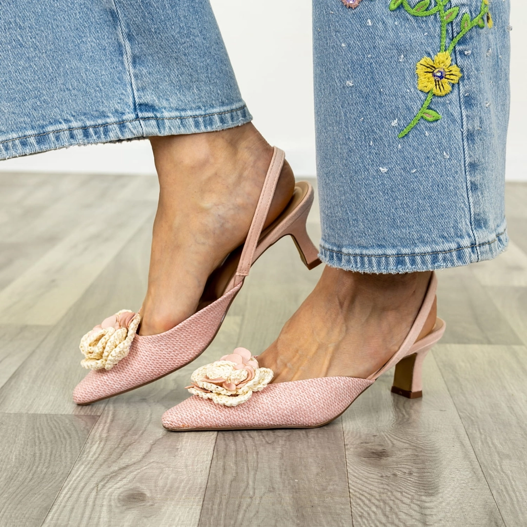 Czółenka Biassono różowe jasne slingback na obcasie typu kaczuszka z kwiatem 3D Antaresa