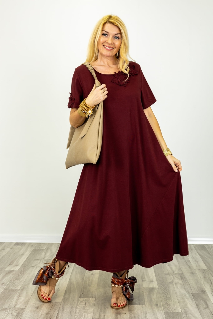 Sukienka Briosco o długości maxi wykonana z gładkiej, jednolitej tkaniny z okrągłym dekoltem kolor bordowy