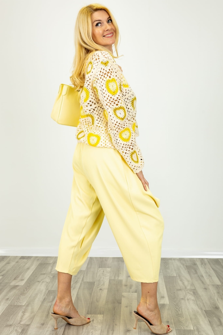 Spodnie pastelowe żółte o nowoczesnym kroju z kieszeniami Cupello
