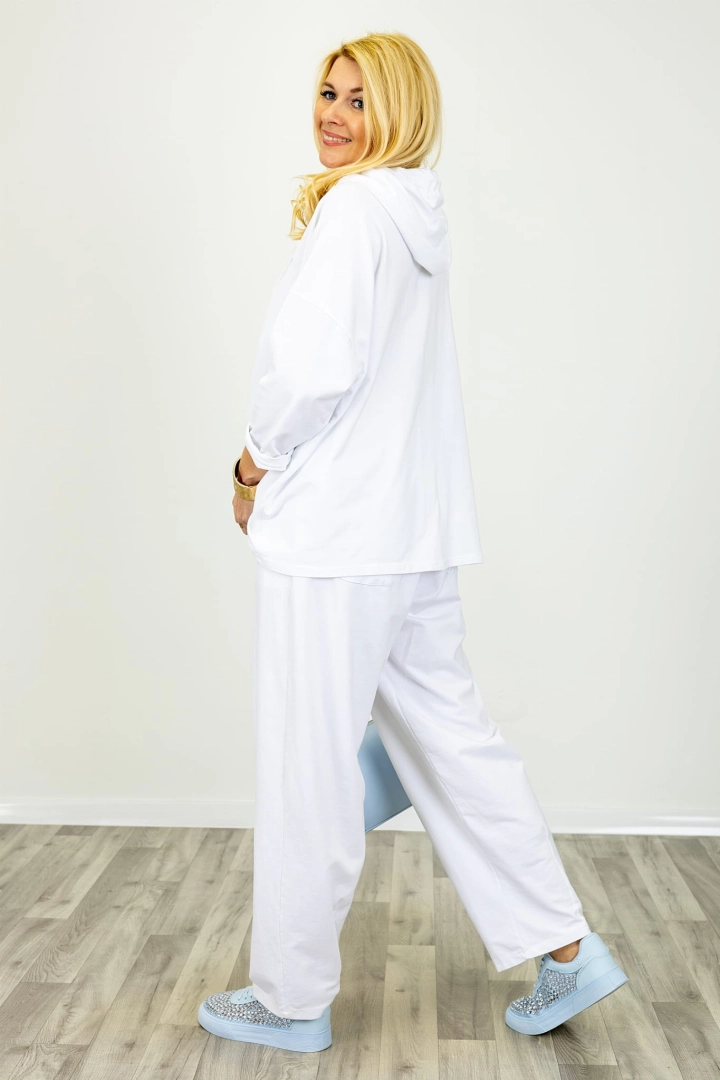 Komfortowa bluza Barbagia casual z ozdobną tasiemką przy kapturze i geometrycznym nadrukiem na przodzie kolor biały