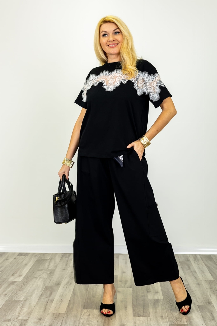 Bluzka damska T-shirt Castelmezzano czarna z ozdobną koronką