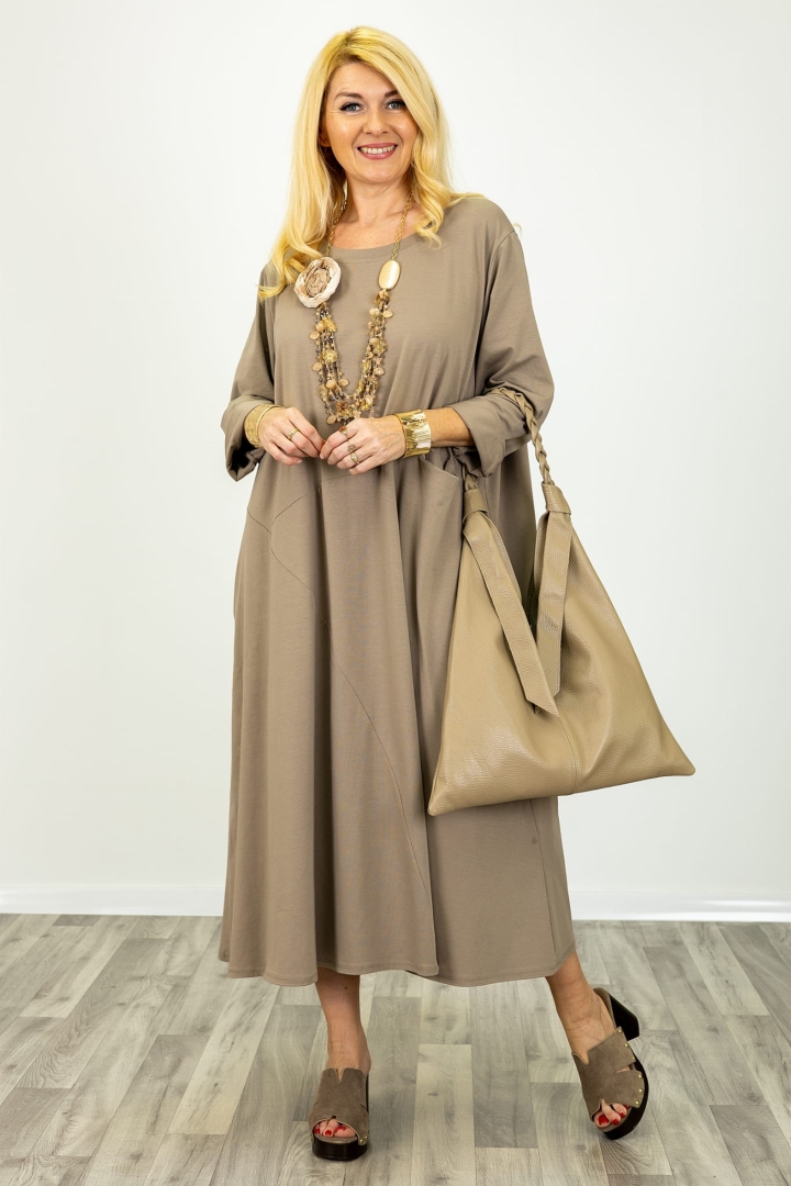 Oversize sukienka Prignano fango z okrągłym dekoltem i długością maxi