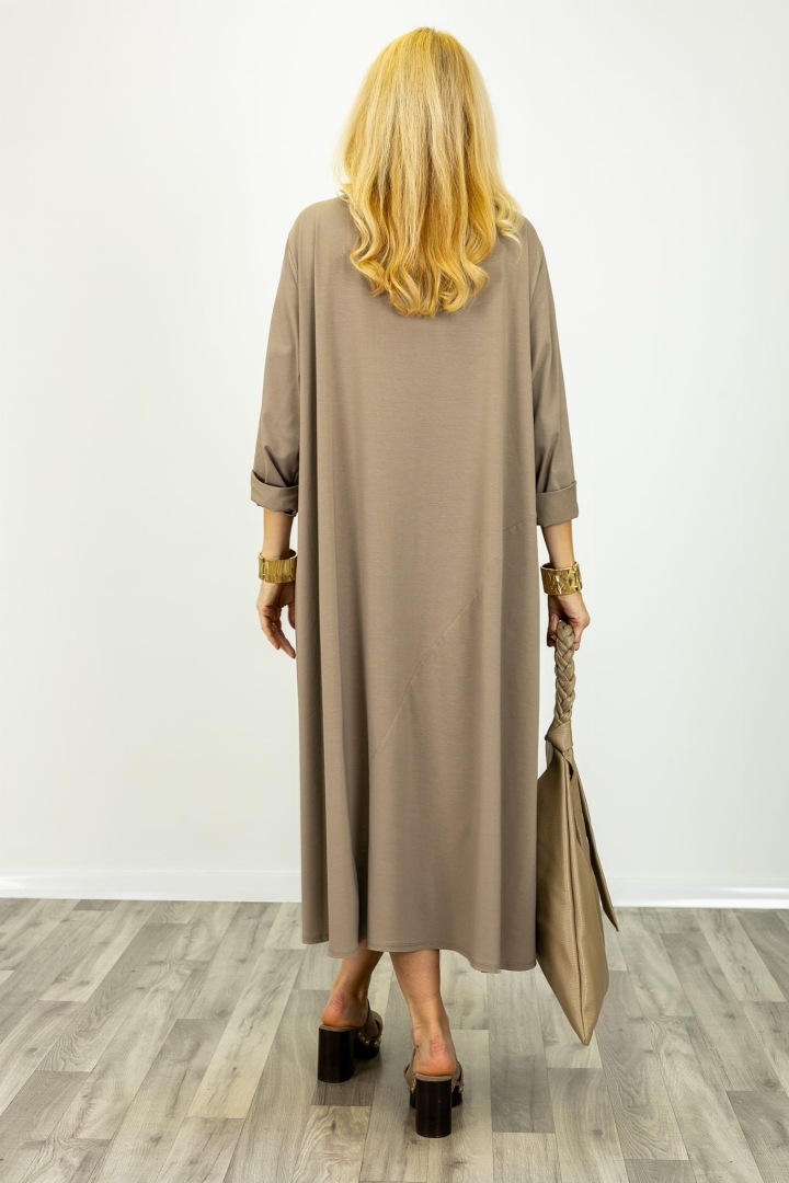 Maxi sukienka Prignano fango z okrągłym dekoltem i kieszeniami