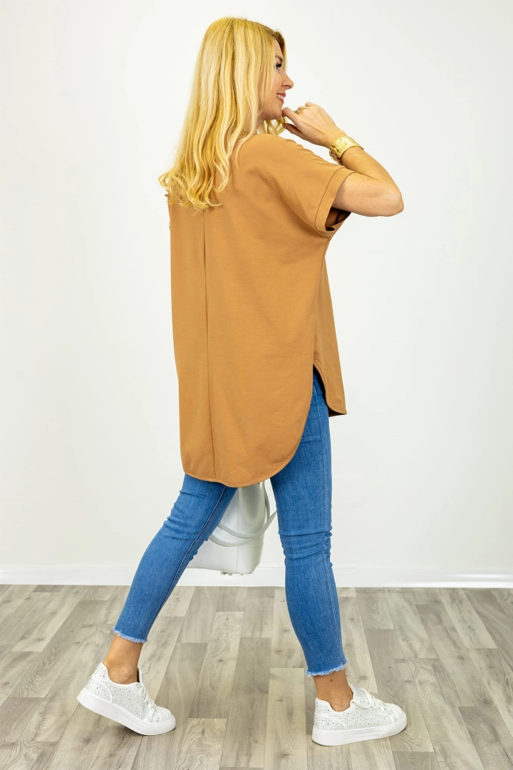 Tunika Palmoria z krótkim rękawem kimono i swobodną linią kroju camelowa