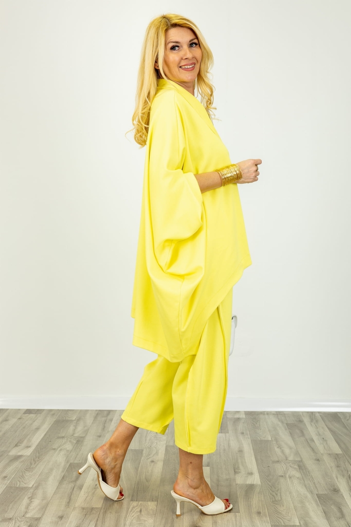 Mega oversizowa narzutka zapinana rękaw kimono asymetryczna plus size żółta