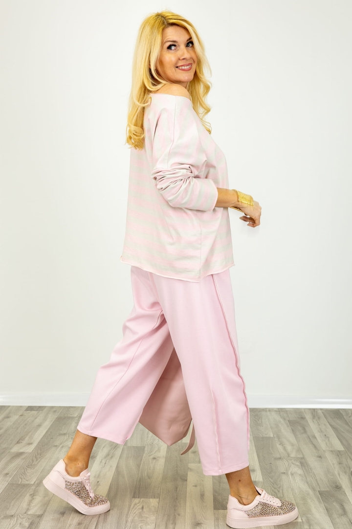 Bluzka Rondanina z bawełny w poziome paski beżowo różowe z długim rękawem i naszywką ozdobną