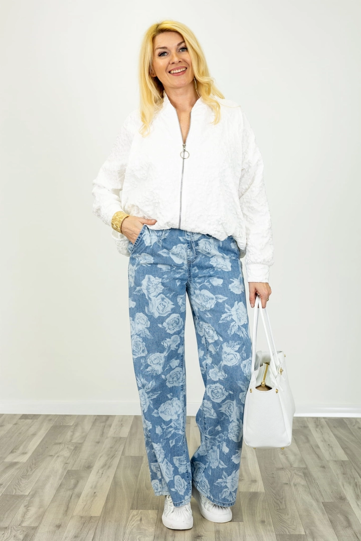 Spodnie palazzo Giardininaxos light blue floral denim w róże jeansowe z gumką w pasie wiązaniem i kieszeniami bocznymi oraz tylnymi Antaresa