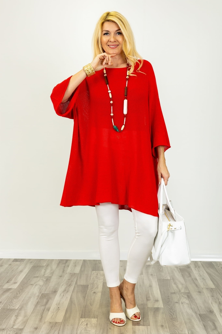 Tunika Tornimparte czerwona o mega oversizowym fasonie z długim rękawem kimono i okrągłym dekoltem