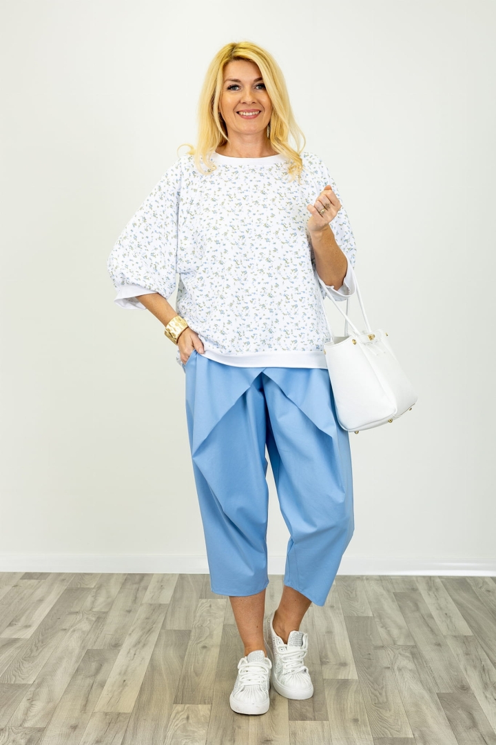 Biała bluzka Barisciano oversize z rękawem 3/4 i mankietem w kwiatowy wzór