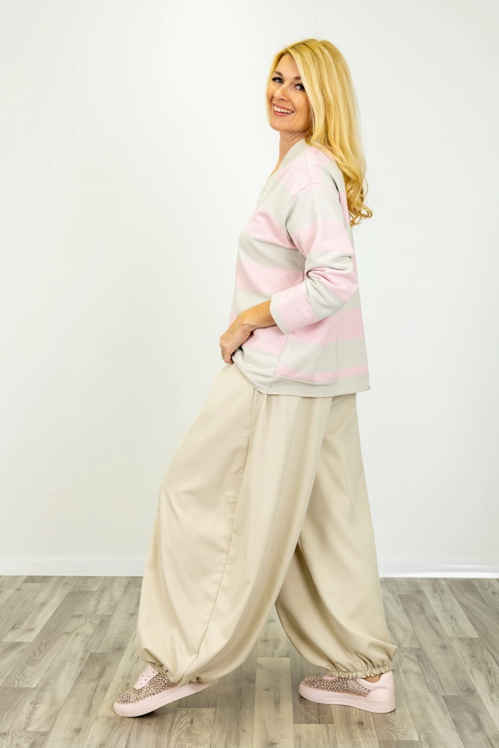 Bluzka w paski Sernio z dekoltem V długim rękawem beżowa z pudrowym różowym Antaresa