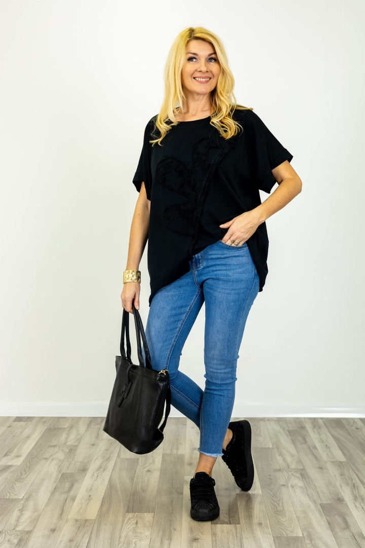 Bluzka Ingria czarna z kwiatem i krótkim rękawem