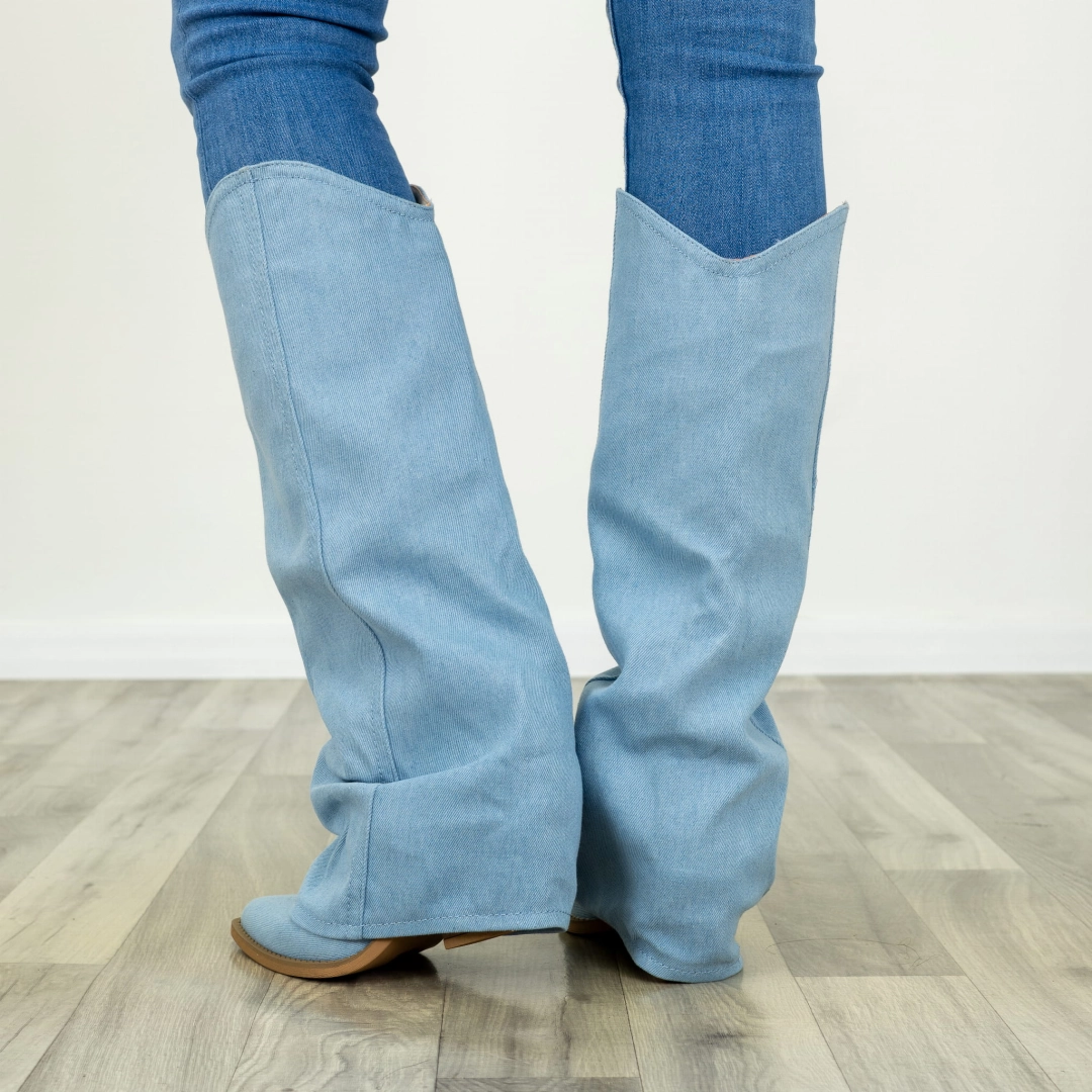 Model Sancono light denim blue kowbojki na suwak z haftem