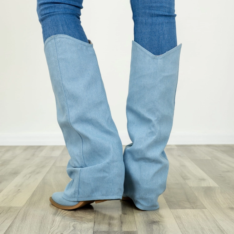 Model Sancono light denim blue kowbojki na suwak z haftem