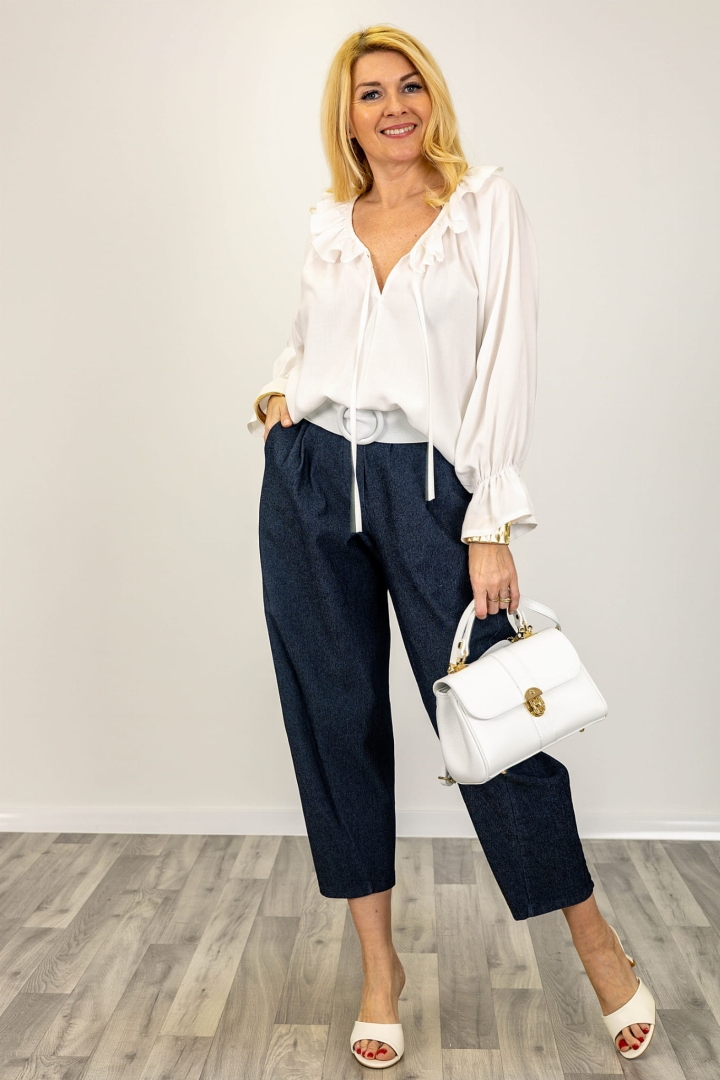 Bluzka oversize z falbanką na rękawach i dekolcie wiązana przy szyi Tifernina biała