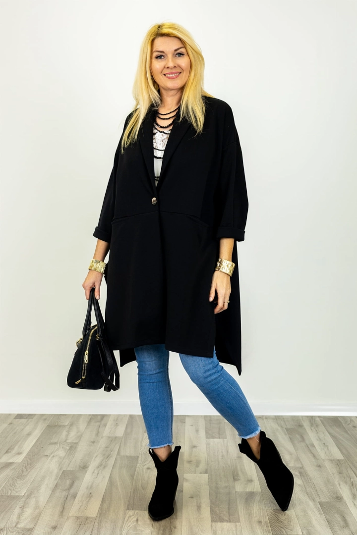 Czarna narzutka oversize plus size Montescudaio z kieszeniami i rozcięciem na boku