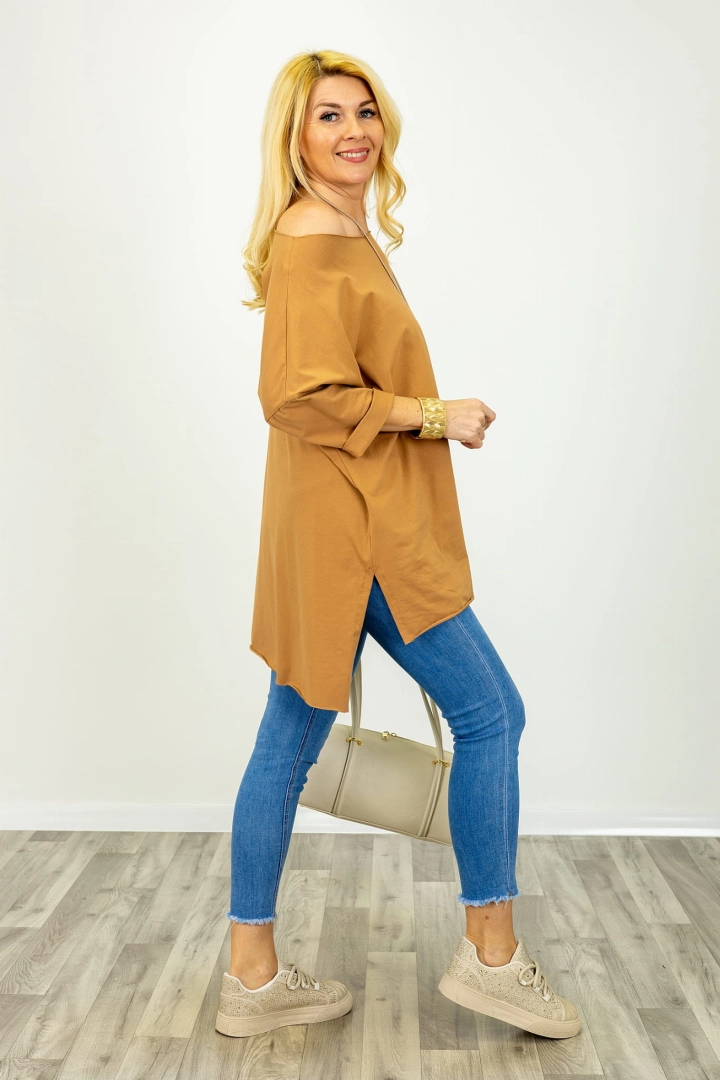 Luźna tunika oversize Segesta w kolorze camelowym zakrywająca pośladki