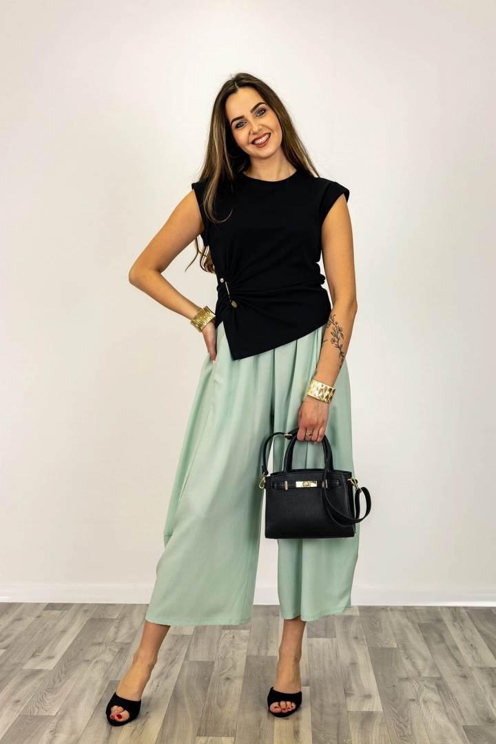 Czarna bluzka cap sleeve z modelującym drapowaniem Castelguidone