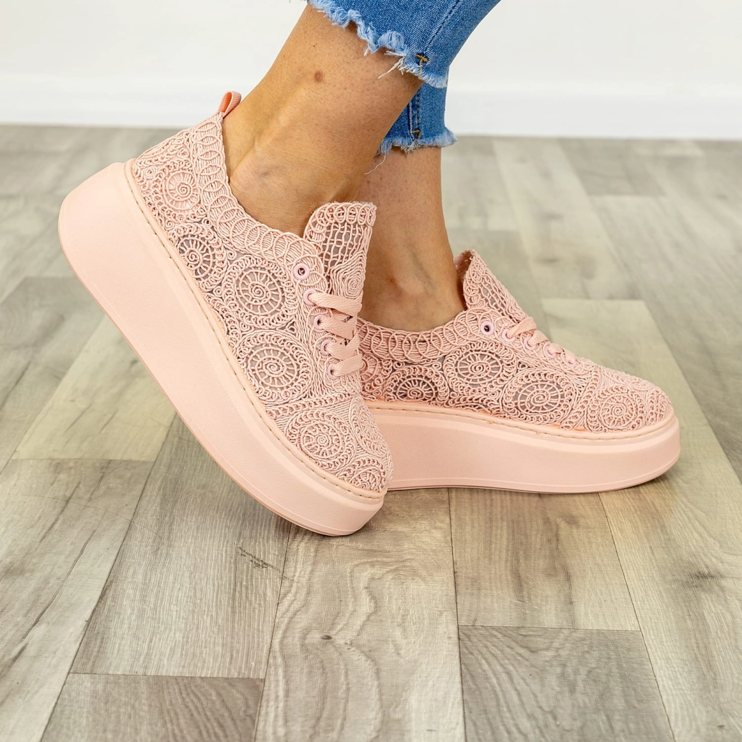 Sneakersy pudrowy róż na grubej platformie – Przewiewne buty damskie