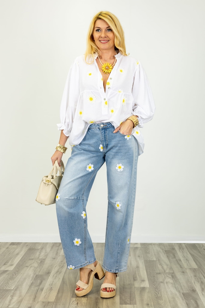 Koszula ze stójką w kwiaty asymetryczna rozpinany dekolt balonowy rękaw zakończony gumką Tellaro biała