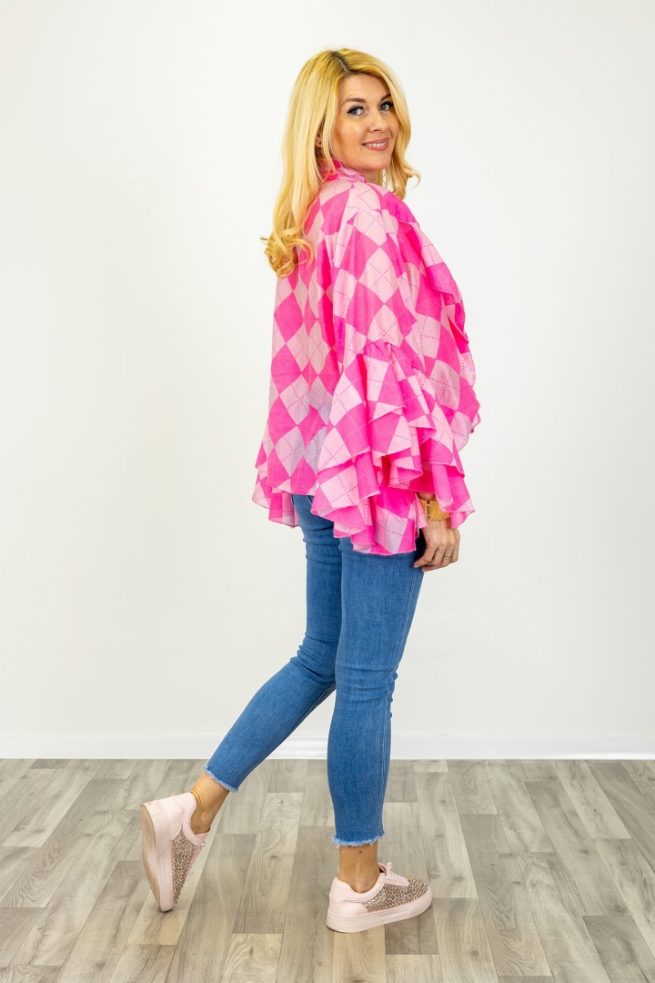 Różowa bluzka oversize w romby Bettona z efektownymi falbanami na rękawach