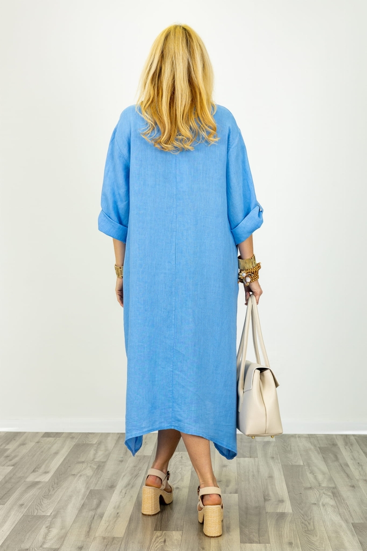 Lniana oversize sukienka midi z ozdobnym kwiatem i podpinanymi rękawami Viarigi błękit królewski asymetryczna