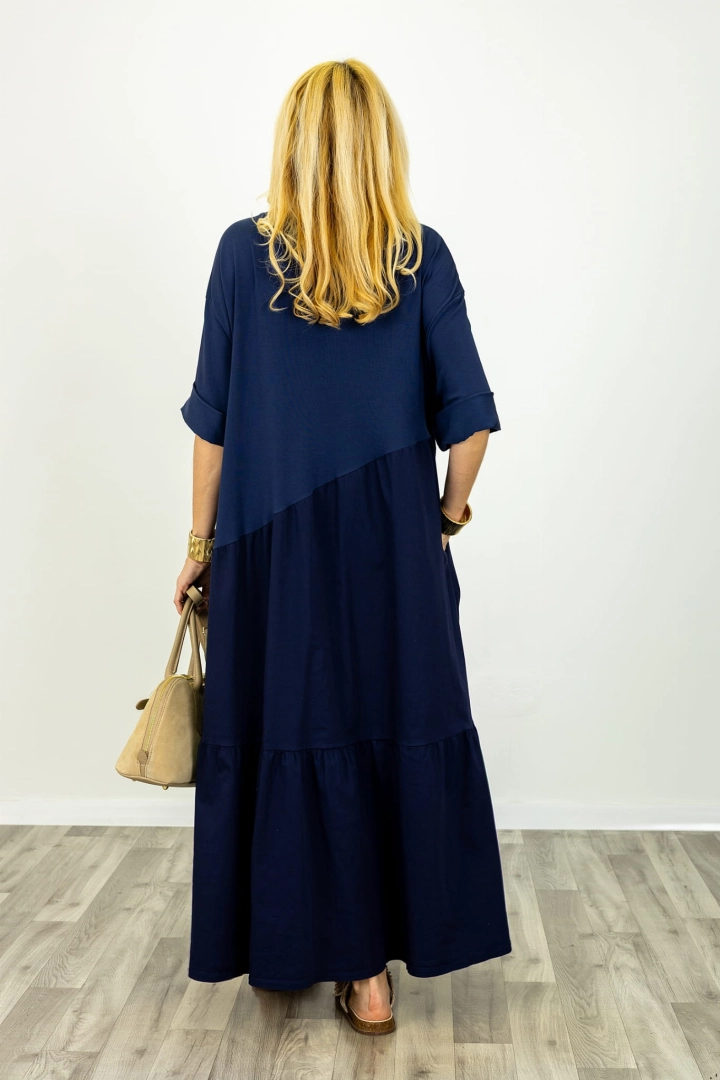 Asymetryczna sukienka maxi plus size Agerola granatowa z falbaną i kieszeniami