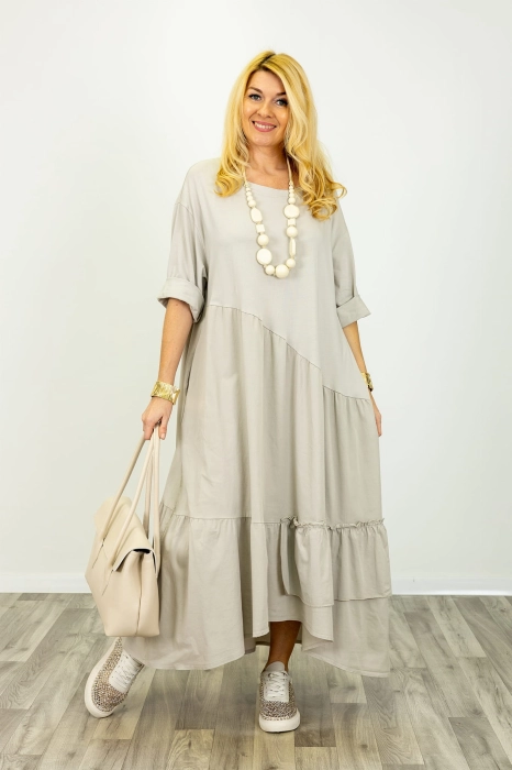 Asymetryczna sukienka maxi plus size Agerola beżowa z falbaną