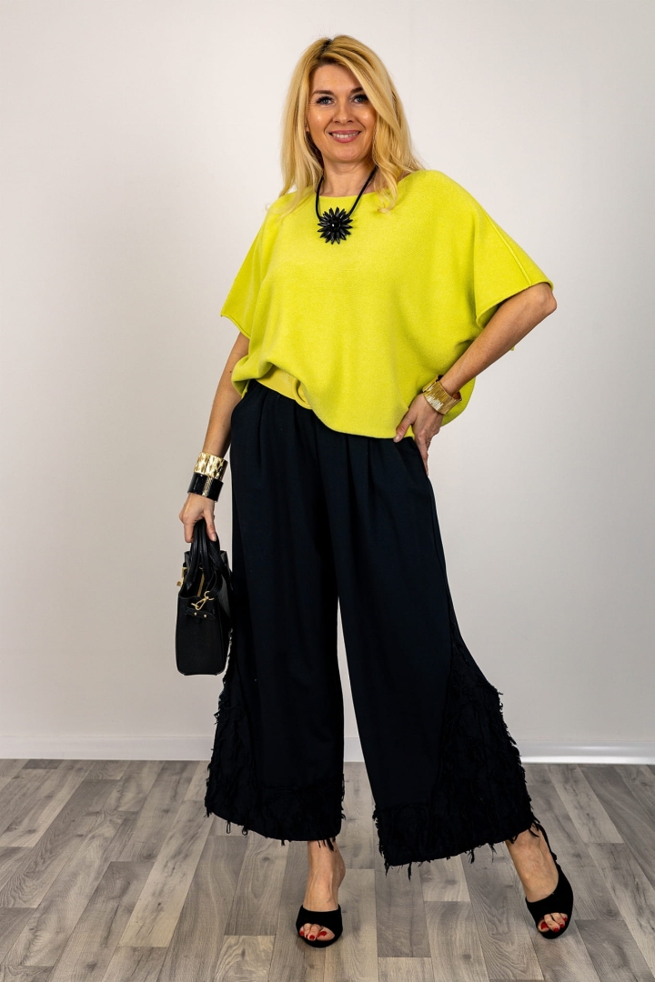 Spodnie z szeroką nogawką gumka w pasie kieszenie boczne i doszywany pas z dekoracyjnie postrzępionej tkaniny Giardinello czarne