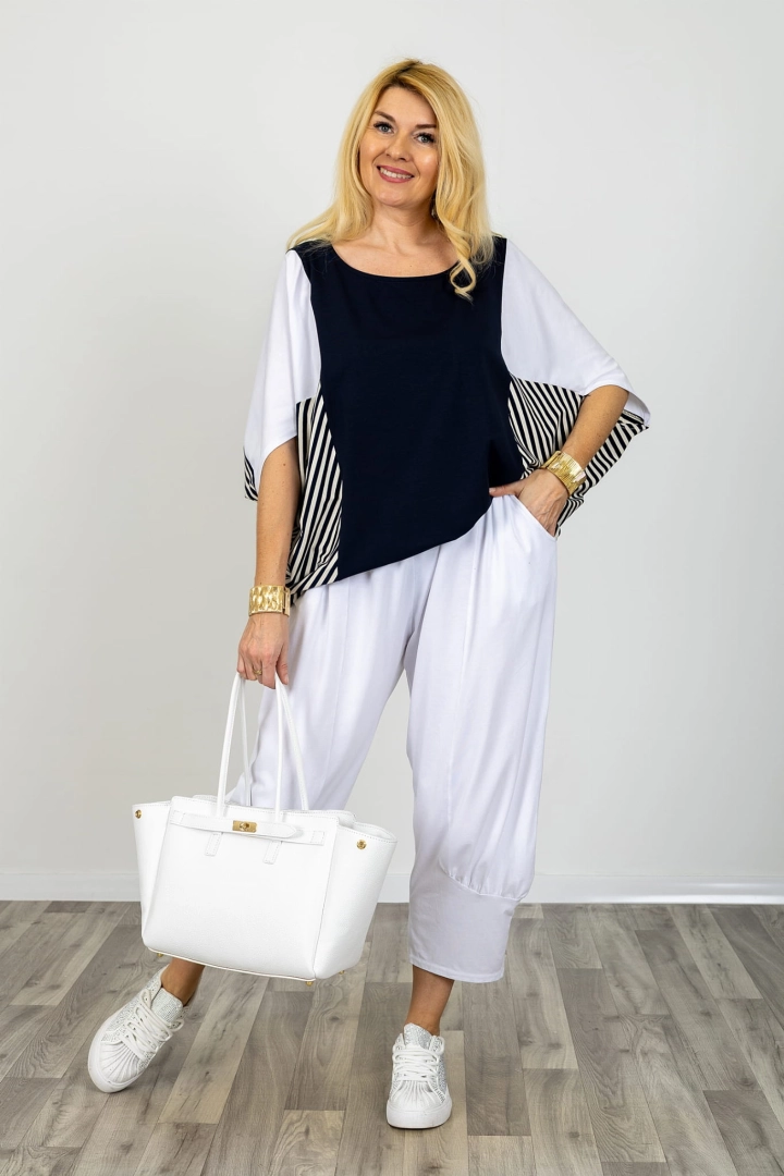 Granatowa bluzka marine style oversize w paski z rękawem kimono i dekoltem w łódkę Torriglia