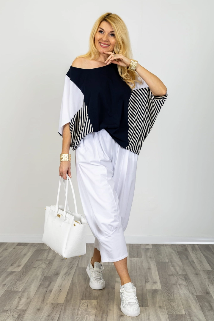Granatowa bluzka marine style w paski mega oversize z rękawem kimono i dekoltem w łódkę Torriglia