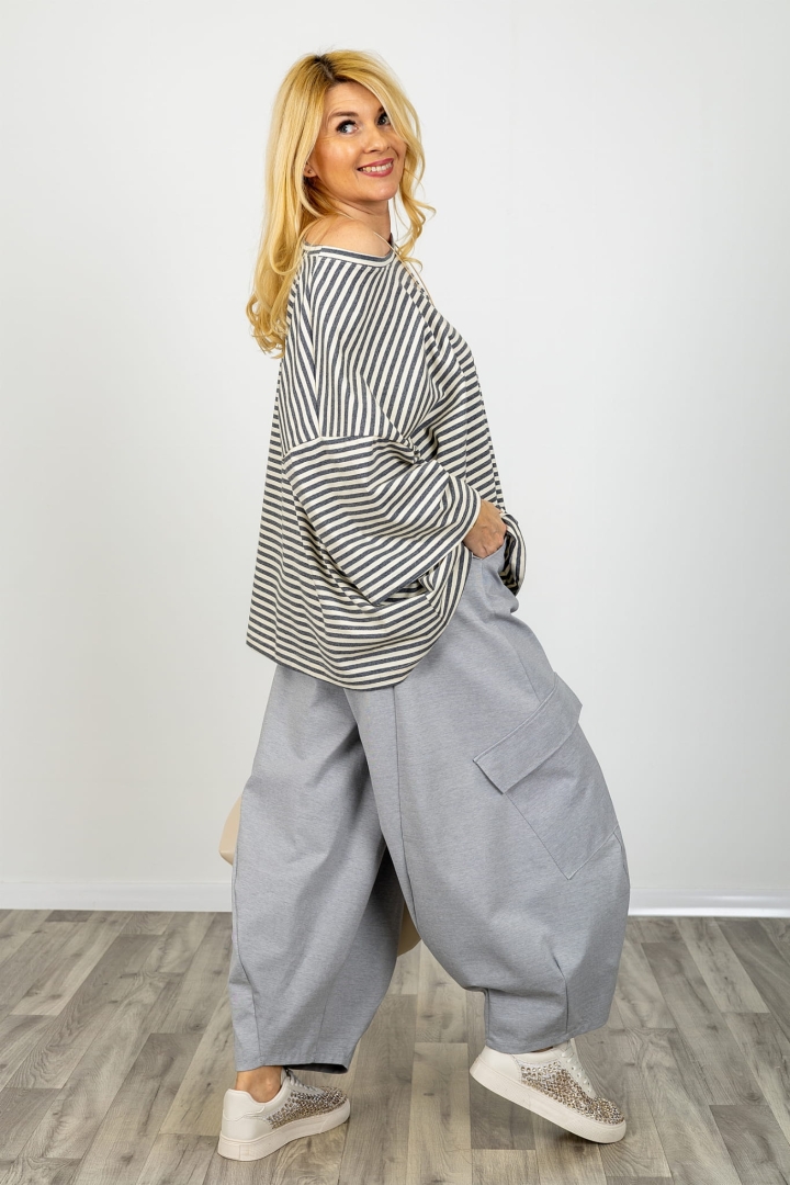 Bluzka w paski mega oversize z krótkim rękawem i okrągłym dekoltem Tribogna beżowo grafitowa