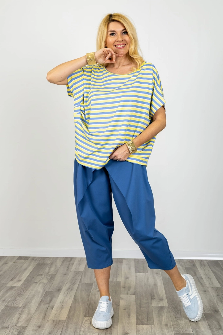 Niebiesko-żółta bluzka damska oversize w paski Druogno z obniżoną linią ramion