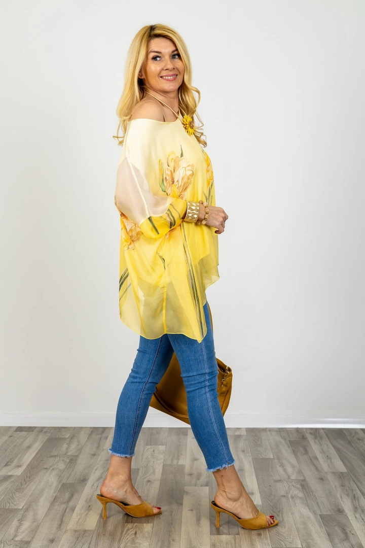 Bluzka jedwabna z okrągłym dekoltem i rękawem kimono asymetryczna w kwiatowy wzór Cicagna żółta