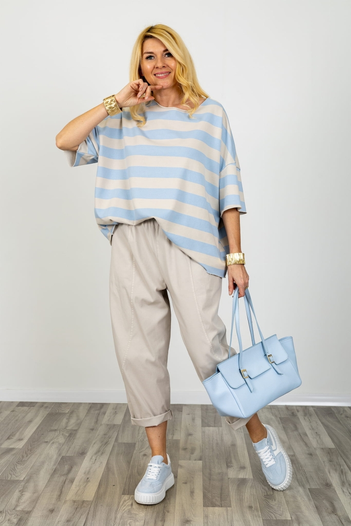 Bluzka dekolt łódka surowo wykończona z krótkim rękawem w paski Tregnago błękitna