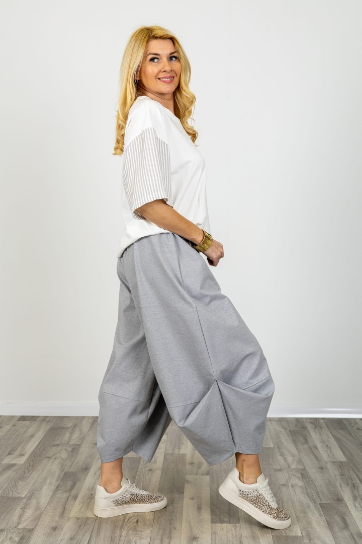 Bluzka Bormida w paski beż z popielem oversize z ozdobną kieszonką