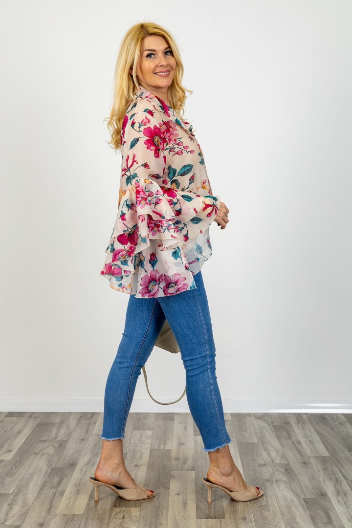 Bluzka koszulowa ecru w kwiaty fuksja z długim rękawem i falbanami
