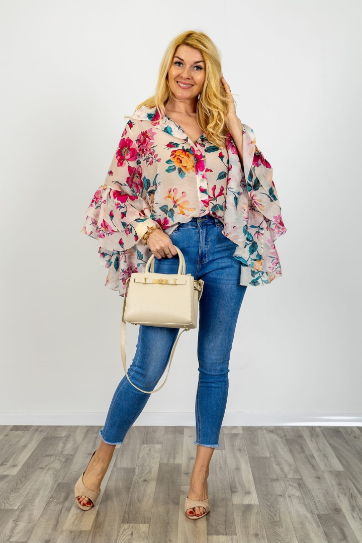 Koszula damska ecru w kwiaty fuksja z kołnierzykiem i szerokimi falbaniastymi rękawami