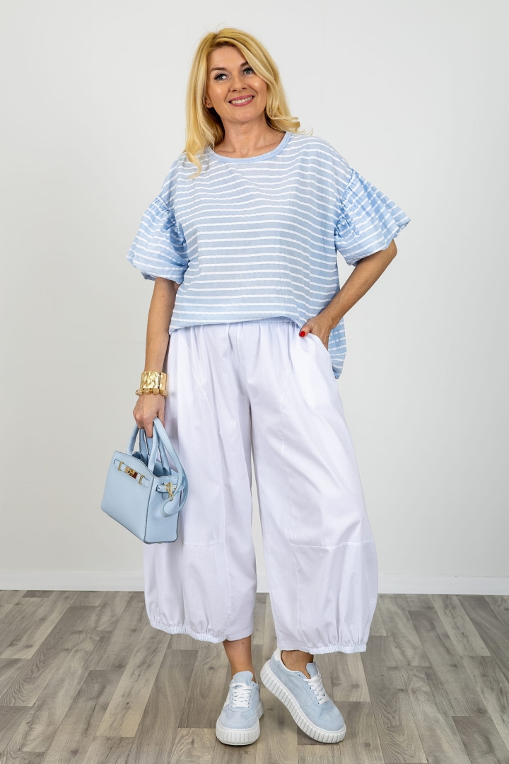 Jasnoniebieska bluzka oversize w paski z szerokimi rękawami i okrągłym dekoltem  ubrania z Włoch