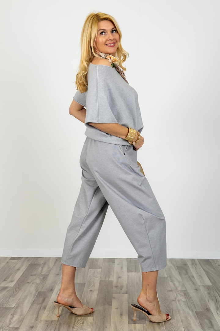 Jasnoszare spodnie balloon z kieszonkami i zakładkami luźne spodnie damskie włoska odzież