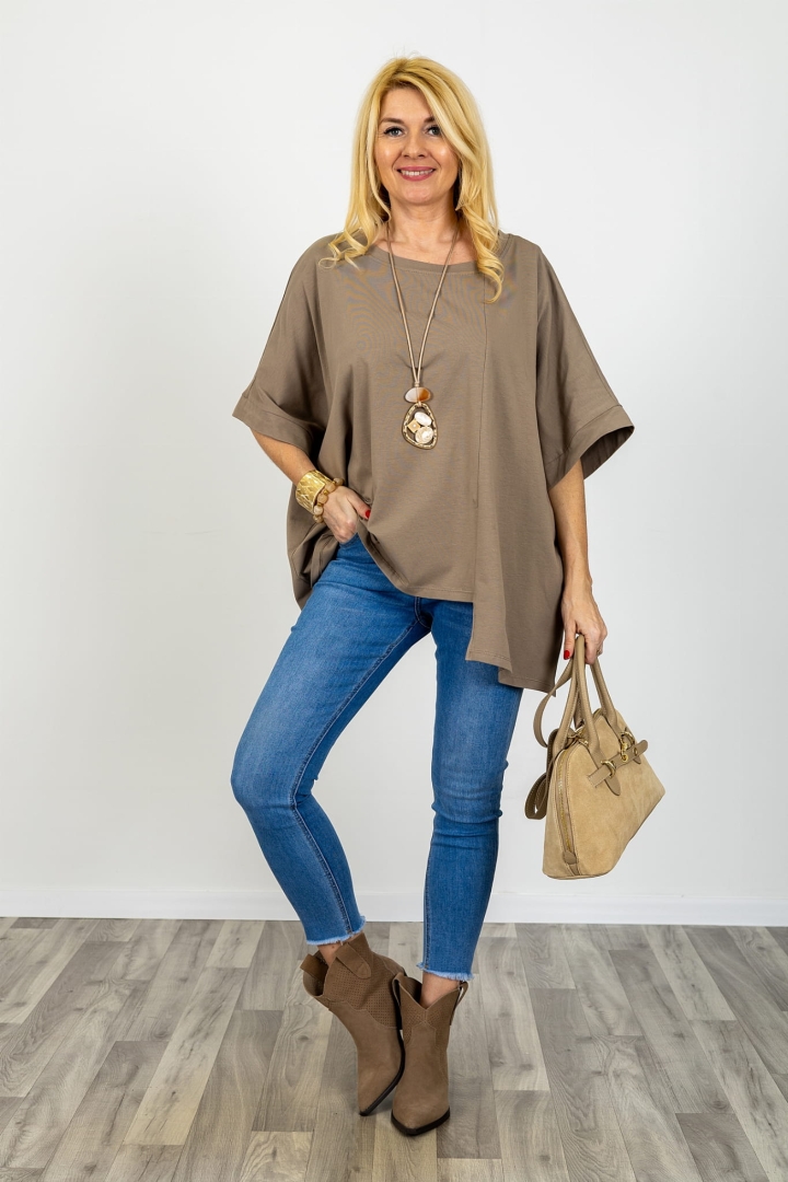 Bluzka mega oversize asymetryczna z krótkim rękawem kimono i okrągłym dekoltem Falerone fango