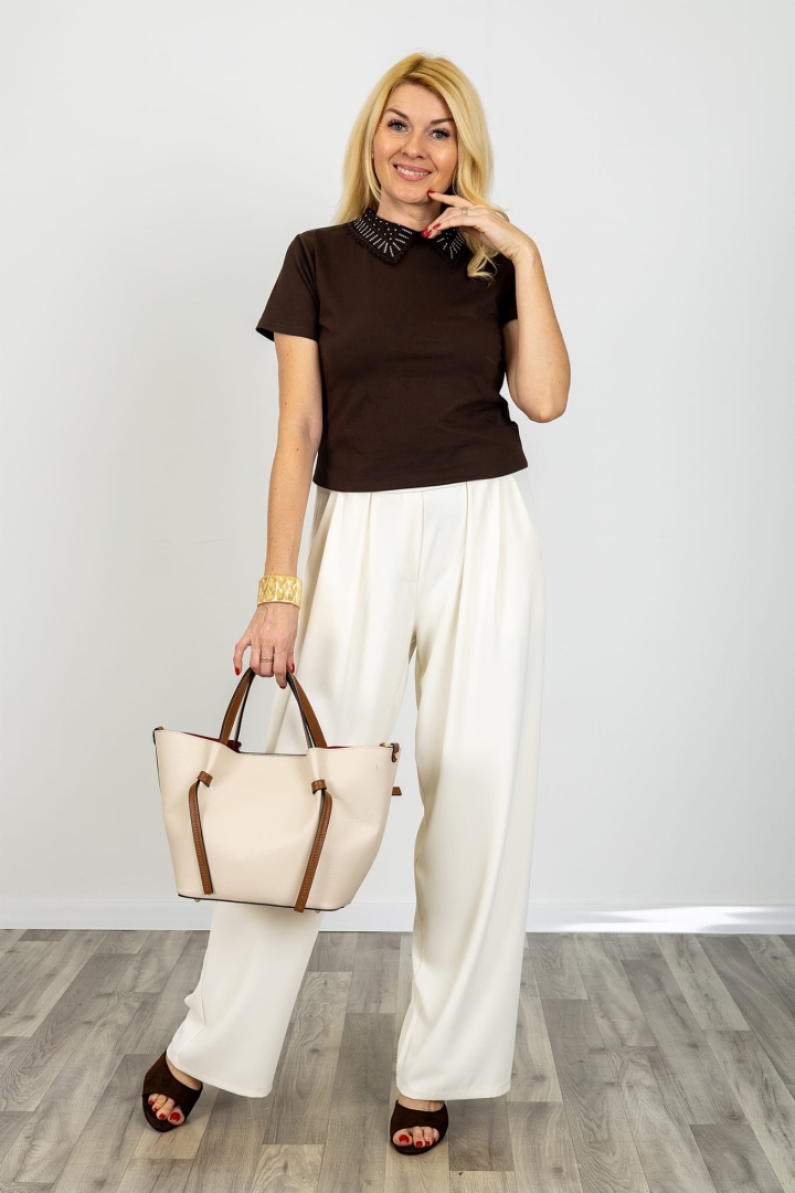 Bluzka Cugnoli brązowa czekoladowa damska z krótkim rękawem i subtelnym ażurowym wykończeniem