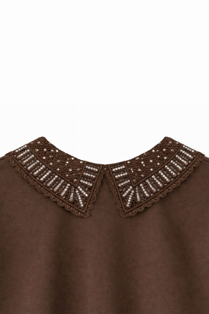 Bluzka Cugnoli brązowa damska z ozdobnym kołnierzykiem i krótkim rękawem minimalistyczny styl