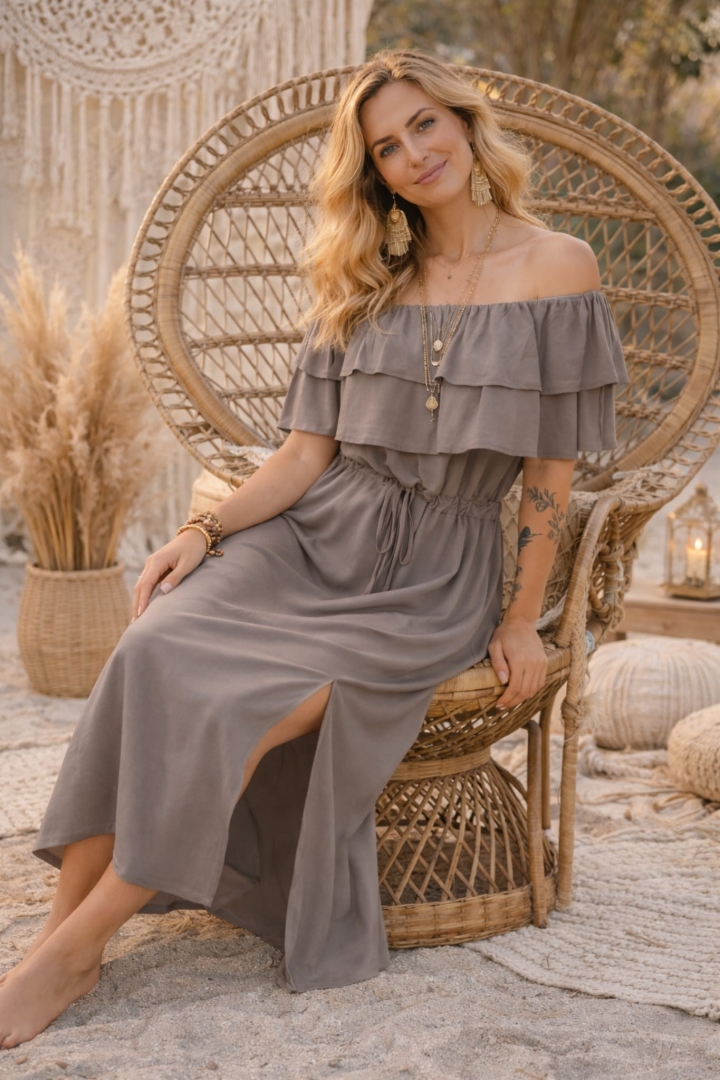 Sukienka hiszpanka maxi oversize z kieszeniami rozcięciem na boku troczkiem w talii gumką i falbanką przy dekolcie Campofilone fango