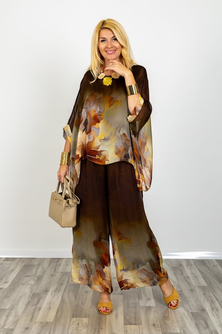 Bluzka mega oversize z rękawem kimono i okrągłym dekoltem print abstrakcyjne kwiaty mgiełka półtransparentna Grottammare brązowa