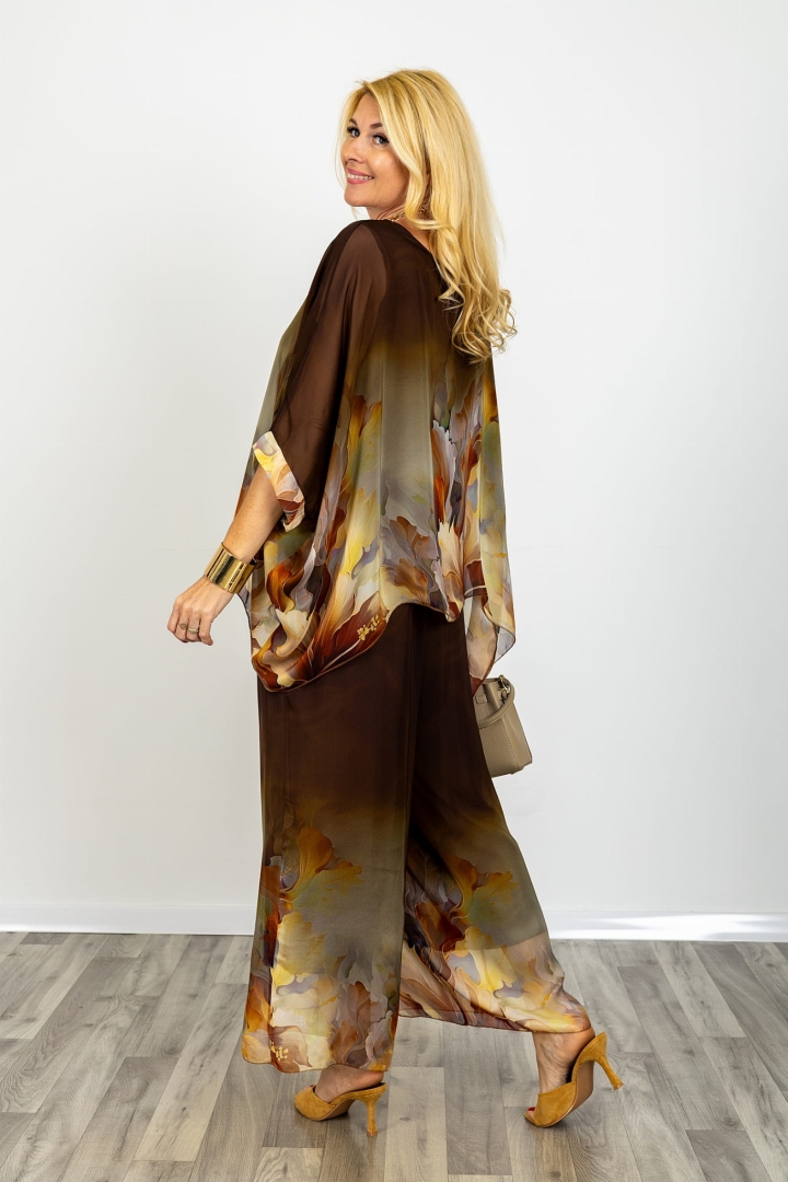 Bluzka mega oversize z rękawem kimono i okrągłym dekoltem Grottammare print abstrakcyjne kwiaty mgiełka półtransparentna brązowa