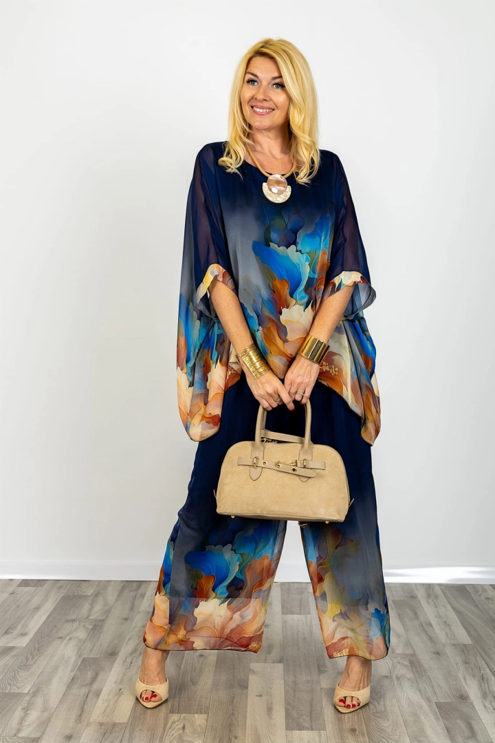 Bluzka mega oversize Grottammare z rękawem kimono okrągłym dekoltem print abstrakcyjne kwiaty mgiełka półtransparentna granatowa