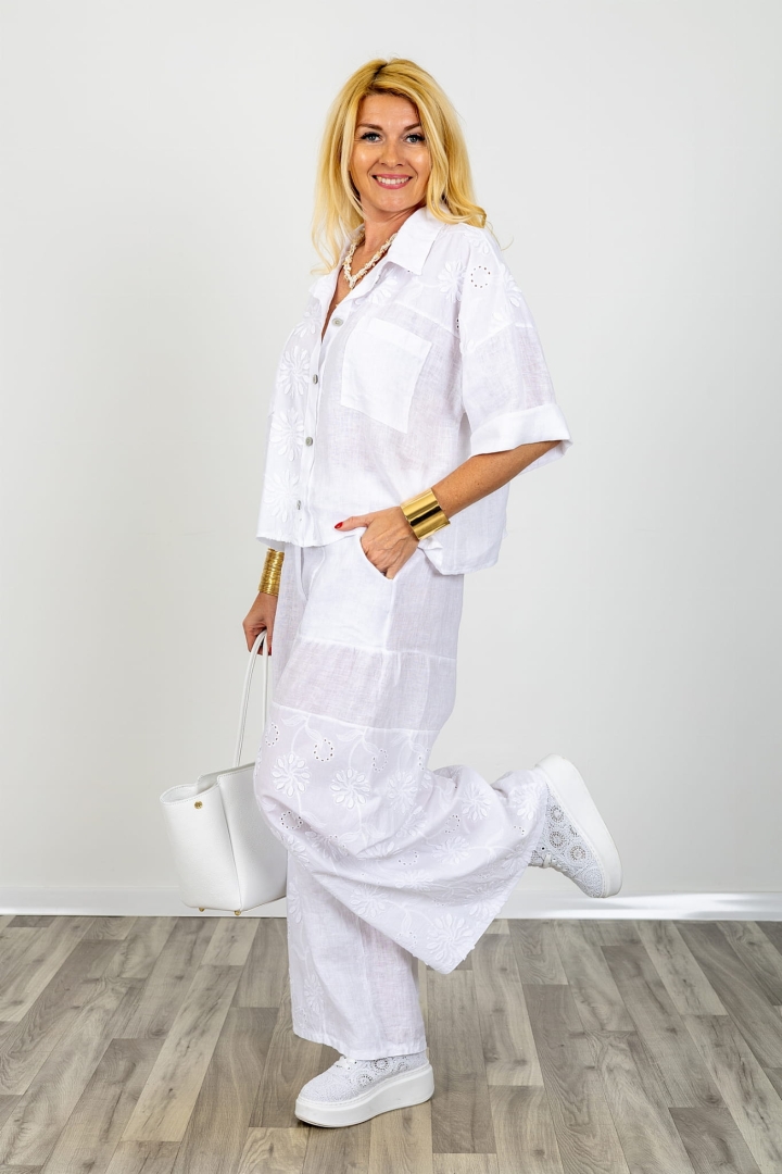 Biała koszula lniana damska Borgopace oversize haftowane kwiaty kołnierz krótki rękaw boho