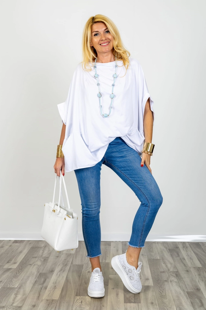 Bluzka mega oversize z rękawem kimono z dekoltem woda Montesilvano i kieszonkami na przodzie biała